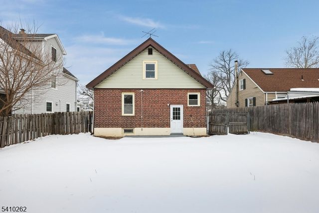 216 Chestnut St, Middlesex Boro, NJ 08846