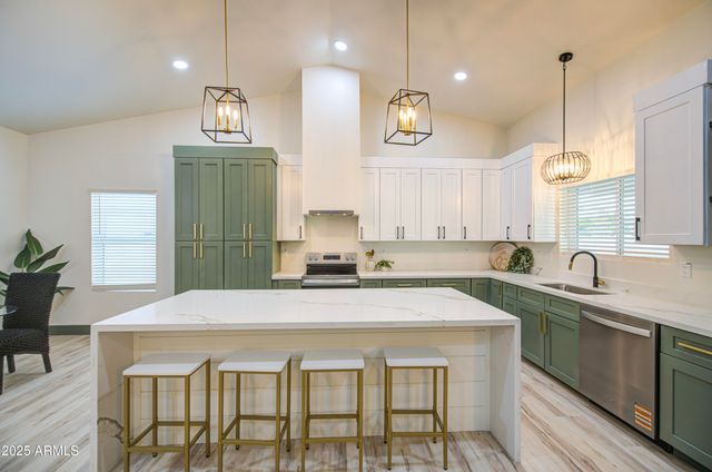 5416 W MYRTLE Avenue, Glendale, AZ 85301