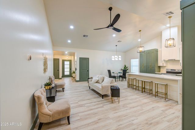 5416 W MYRTLE Avenue, Glendale, AZ 85301