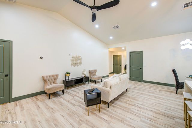 5416 W MYRTLE Avenue, Glendale, AZ 85301