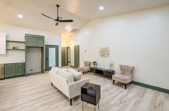 5416 W MYRTLE Avenue, Glendale, AZ 85301