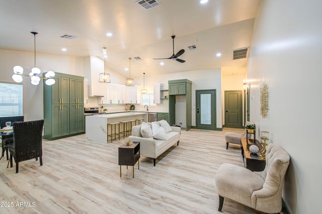 5416 W MYRTLE Avenue, Glendale, AZ 85301