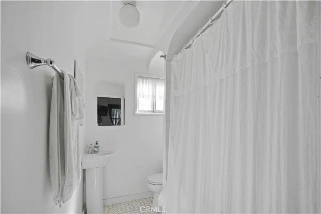 2313 Glendale Boulevard, Los Angeles, CA 90039