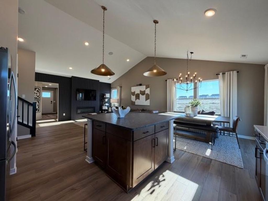 1649 Lund Way, Shakopee, MN 55379