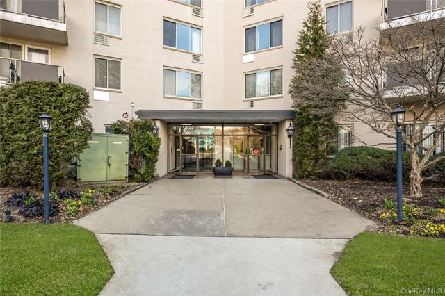 135 Post Avenue 1O, Westbury, NY 11590
