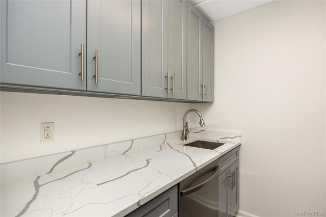 135 Post Avenue 1O, Westbury, NY 11590