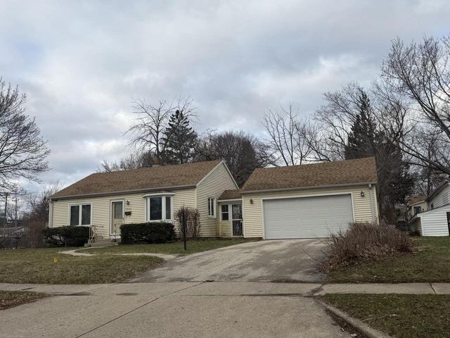 5643 N 66th STREET, Milwaukee, WI 53218