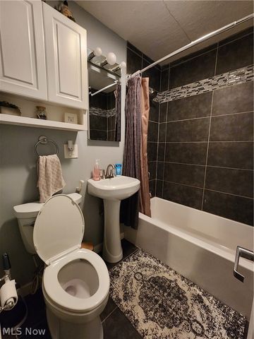 2563 Chestnut Street, Girard, OH 44420