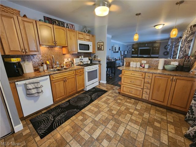 2563 Chestnut Street, Girard, OH 44420