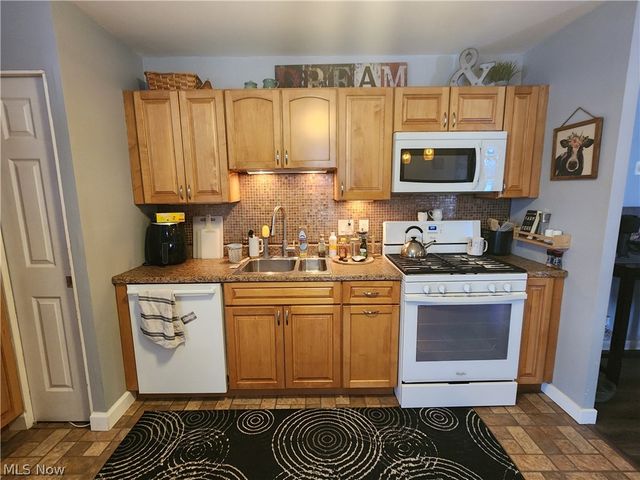 2563 Chestnut Street, Girard, OH 44420