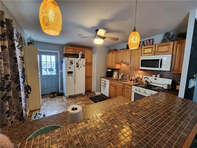 2563 Chestnut Street, Girard, OH 44420