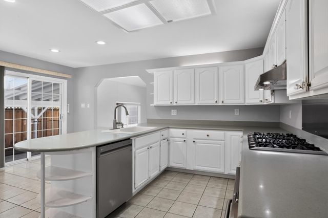 135 N Claremont Avenue, San Jose, CA 95127