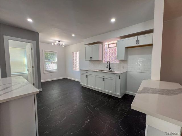 18603 Roselawn Street, Detroit, MI 48221