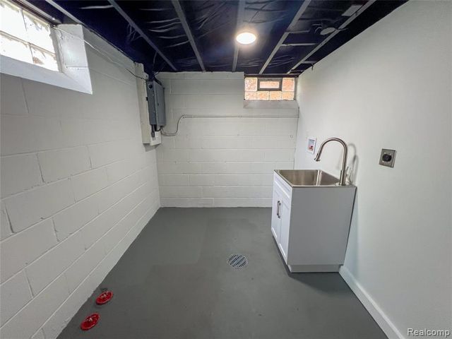 18603 Roselawn Street, Detroit, MI 48221