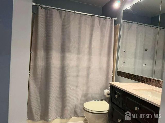 2 Mochen Court, Sayreville, NJ 08872