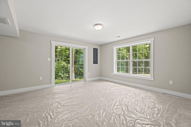 82 SHENANDOAH RIVER DR, Harpers Ferry, WV 25425