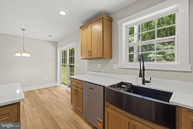 82 SHENANDOAH RIVER DR, Harpers Ferry, WV 25425