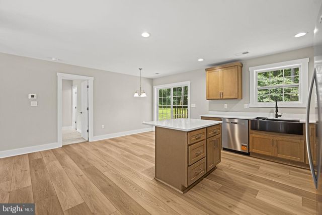 82 SHENANDOAH RIVER DR, Harpers Ferry, WV 25425