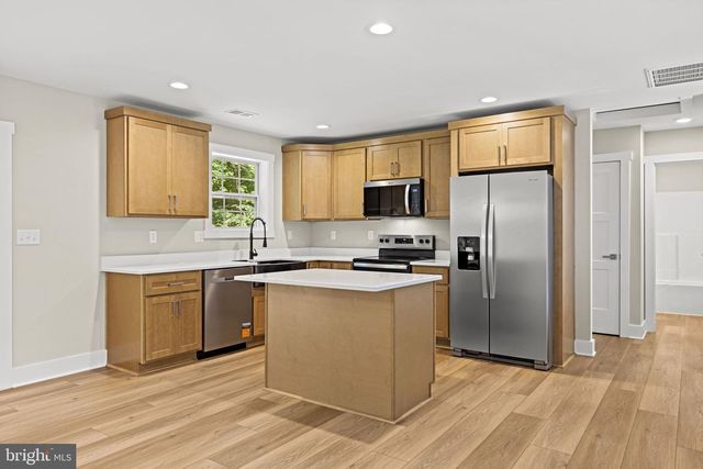 82 SHENANDOAH RIVER DR, Harpers Ferry, WV 25425