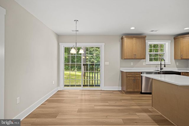 82 SHENANDOAH RIVER DR, Harpers Ferry, WV 25425