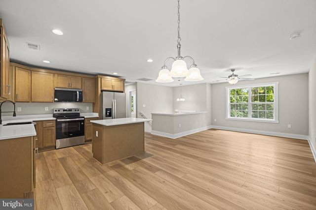 82 SHENANDOAH RIVER DR, Harpers Ferry, WV 25425