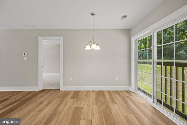 82 SHENANDOAH RIVER DR, Harpers Ferry, WV 25425