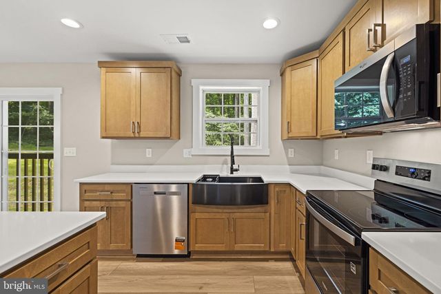 82 SHENANDOAH RIVER DR, Harpers Ferry, WV 25425