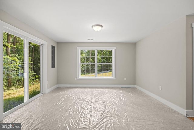 82 SHENANDOAH RIVER DR, Harpers Ferry, WV 25425