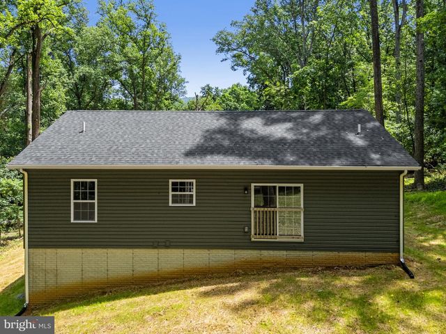 82 SHENANDOAH RIVER DR, Harpers Ferry, WV 25425