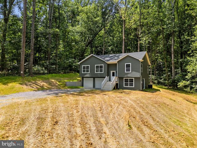 82 SHENANDOAH RIVER DR, Harpers Ferry, WV 25425
