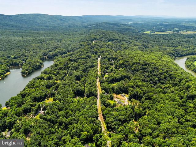 82 SHENANDOAH RIVER DR, Harpers Ferry, WV 25425