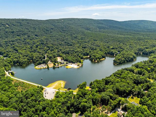 82 SHENANDOAH RIVER DR, Harpers Ferry, WV 25425