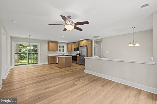 82 SHENANDOAH RIVER DR, Harpers Ferry, WV 25425