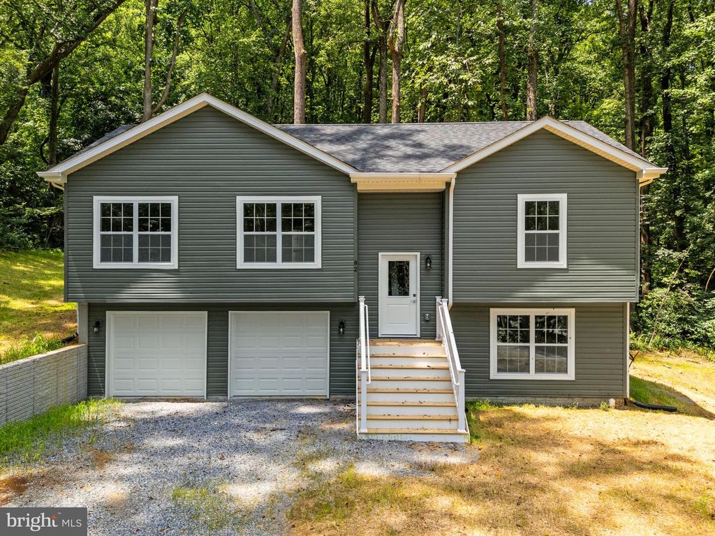 82 SHENANDOAH RIVER DR, Harpers Ferry, WV 25425