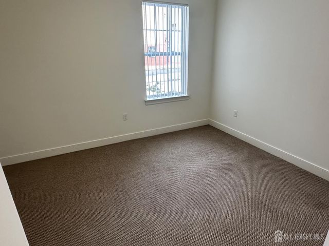 88 Roosevelt Avenue 116, Carteret, NJ 07008