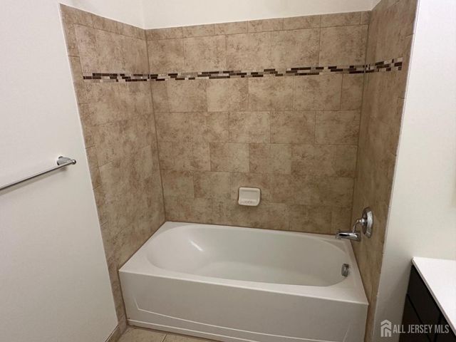 88 Roosevelt Avenue 116, Carteret, NJ 07008