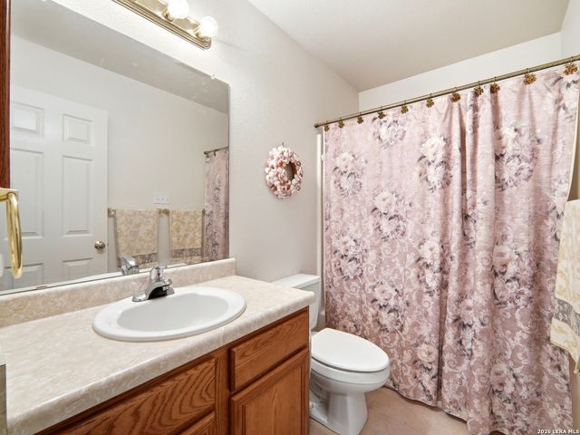 908 N MANSFIELD ST, Pleasanton, TX 78064