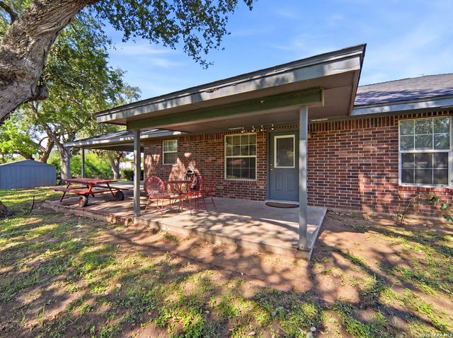908 N MANSFIELD ST, Pleasanton, TX 78064