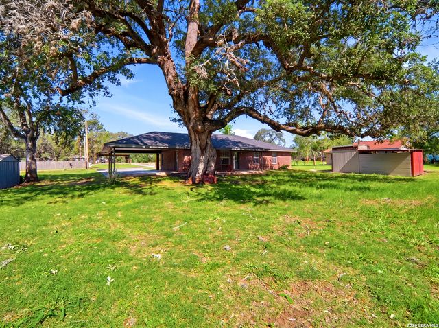 908 N MANSFIELD ST, Pleasanton, TX 78064