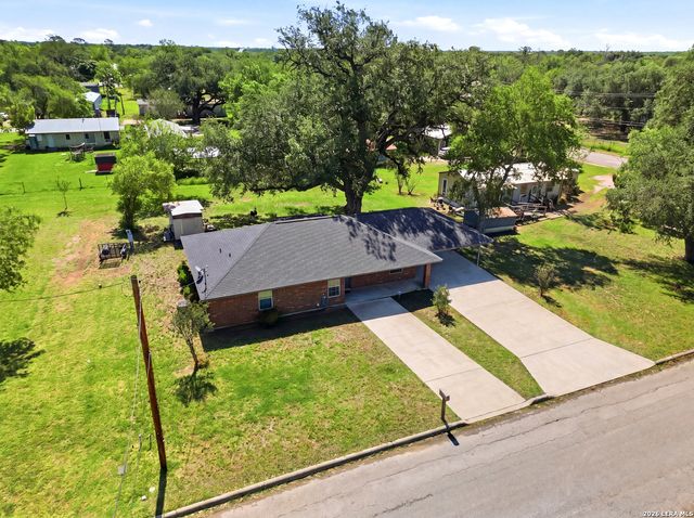 908 N MANSFIELD ST, Pleasanton, TX 78064
