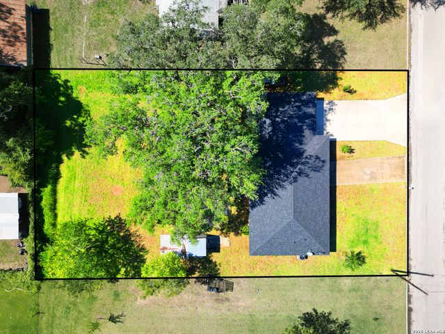 908 N MANSFIELD ST, Pleasanton, TX 78064