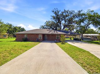 908 N MANSFIELD ST, Pleasanton, TX 78064