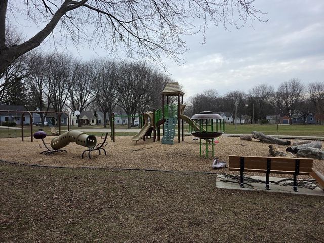 2426 Commercial Avenue, Madison, WI 53704