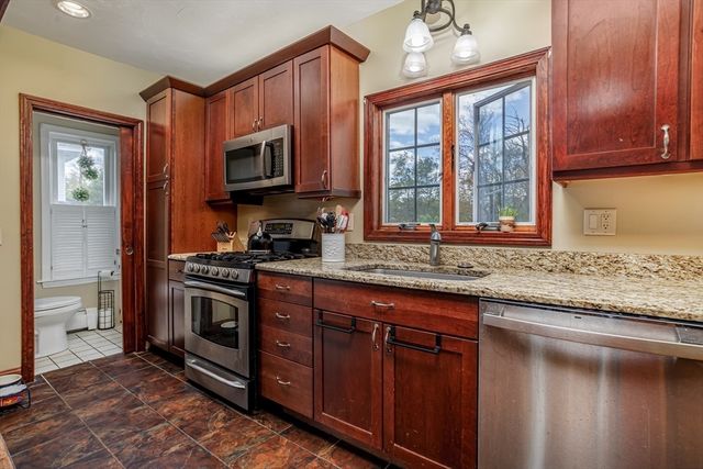 1084 Main Street, Leominster, MA 01453