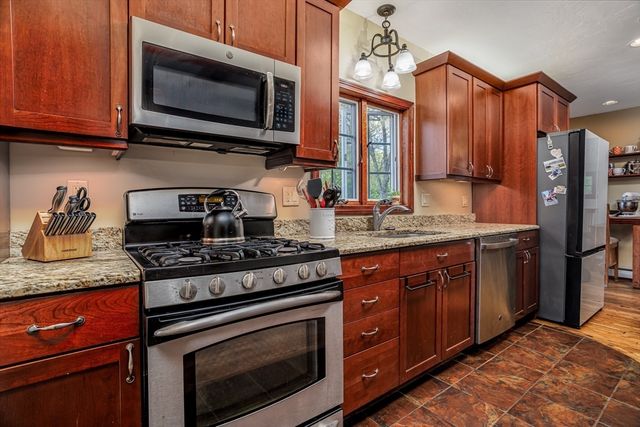 1084 Main Street, Leominster, MA 01453
