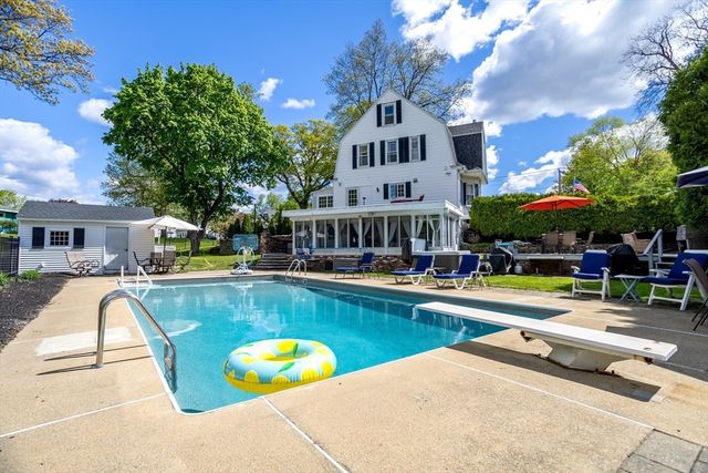 1084 Main Street, Leominster, MA 01453