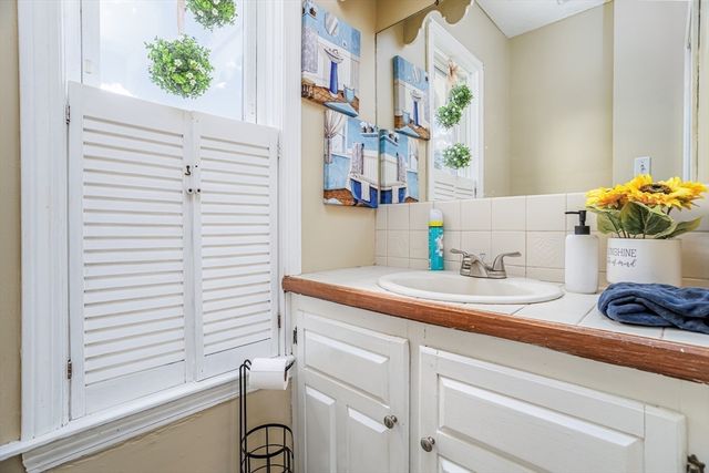 1084 Main Street, Leominster, MA 01453