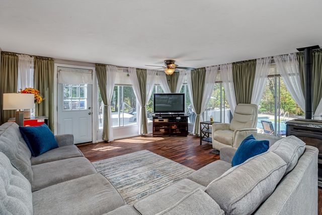 1084 Main Street, Leominster, MA 01453