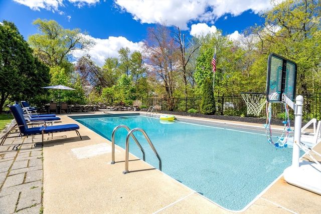 1084 Main Street, Leominster, MA 01453