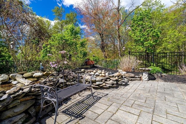 1084 Main Street, Leominster, MA 01453